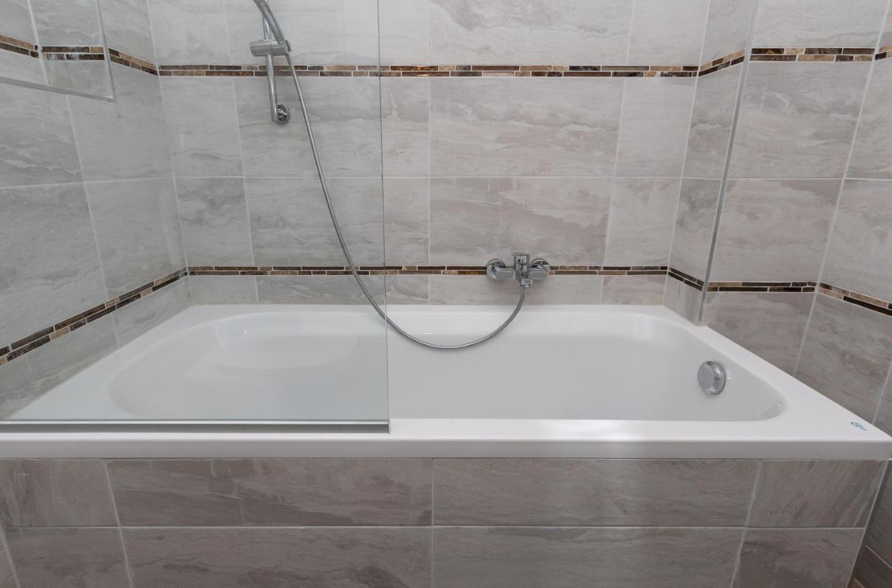 Comfortable Romantic 1 Bedroom Apartment Near Augarten Viena Exterior foto